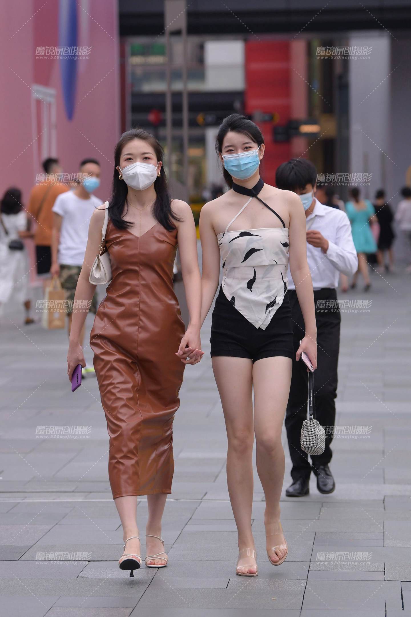 图片[1]-性感美腿好闺蜜~-街拍流行馆