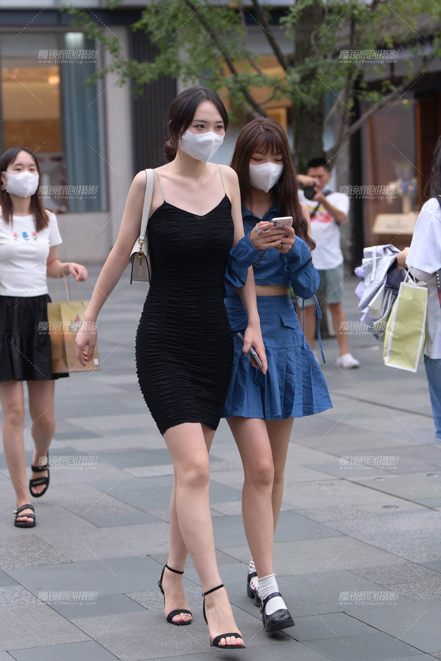 图片[1]-吊带裙包臀裙高跟美女-街拍流行馆