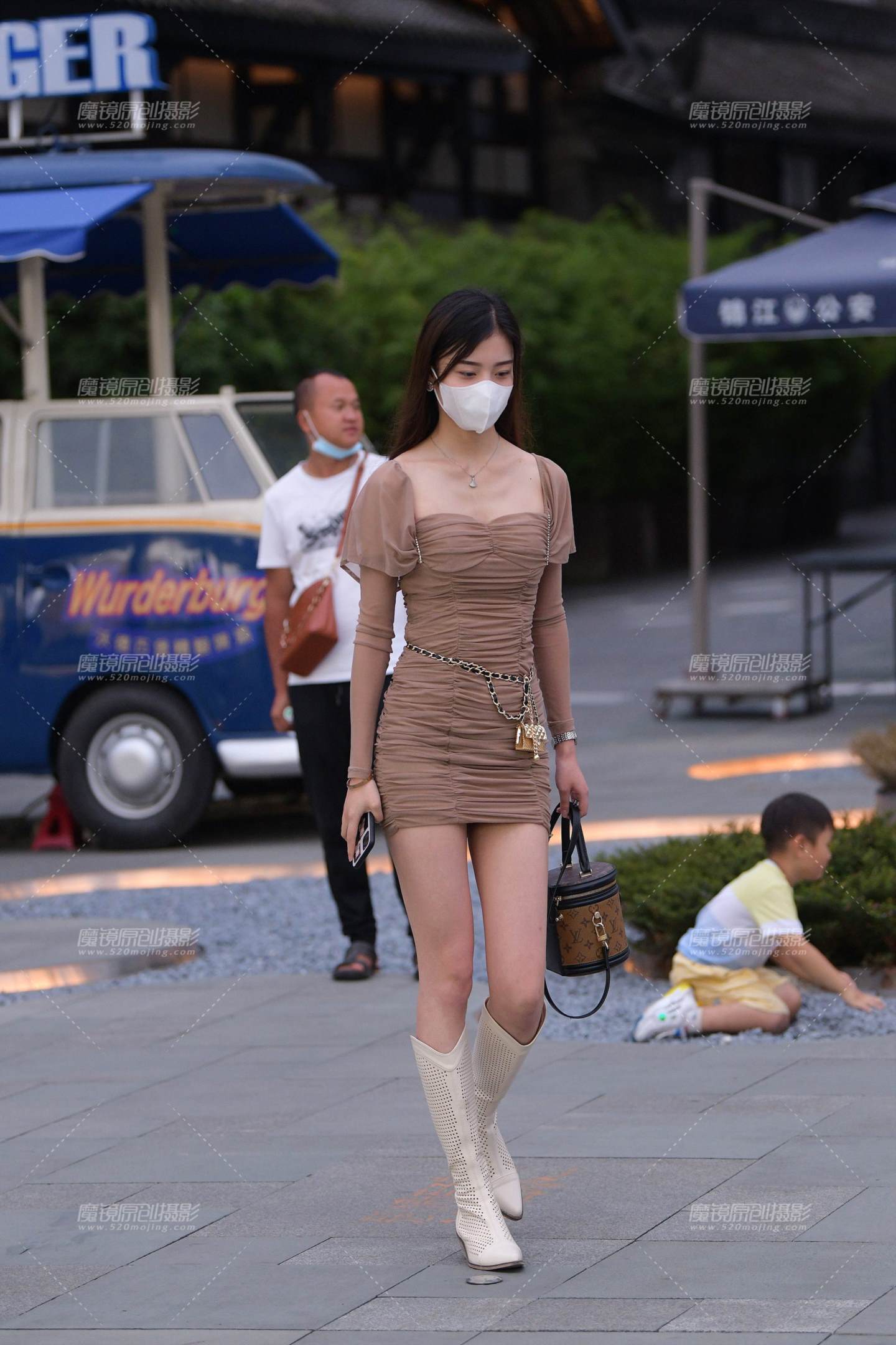 图片[4]-黄昏后的包臀裙美女-街拍流行馆