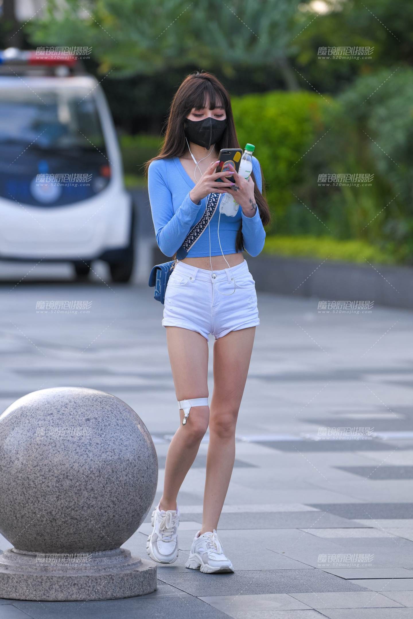 图片[1]-白热裤美女-街拍流行馆