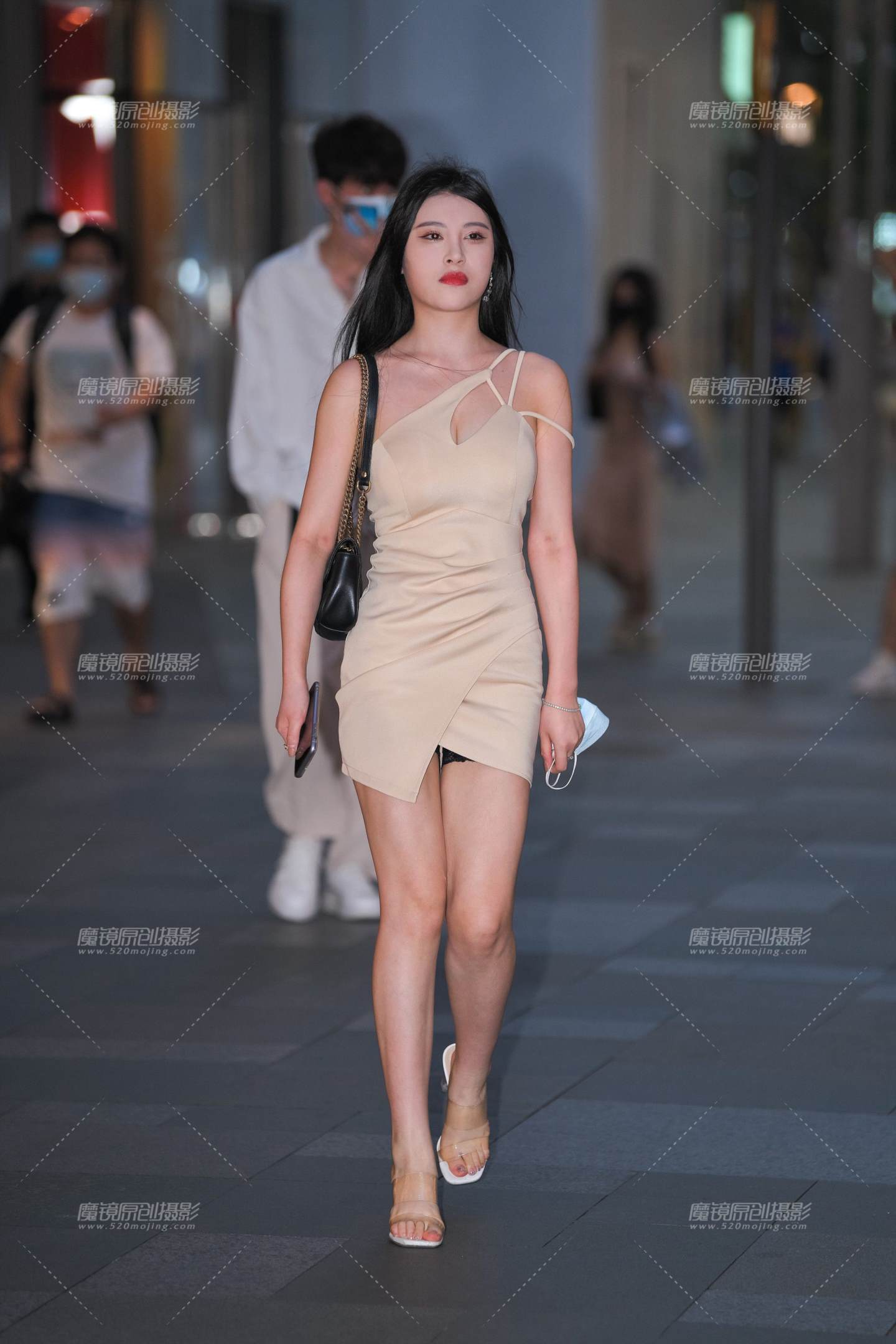 图片[5]-米色短裙美女-街拍流行馆