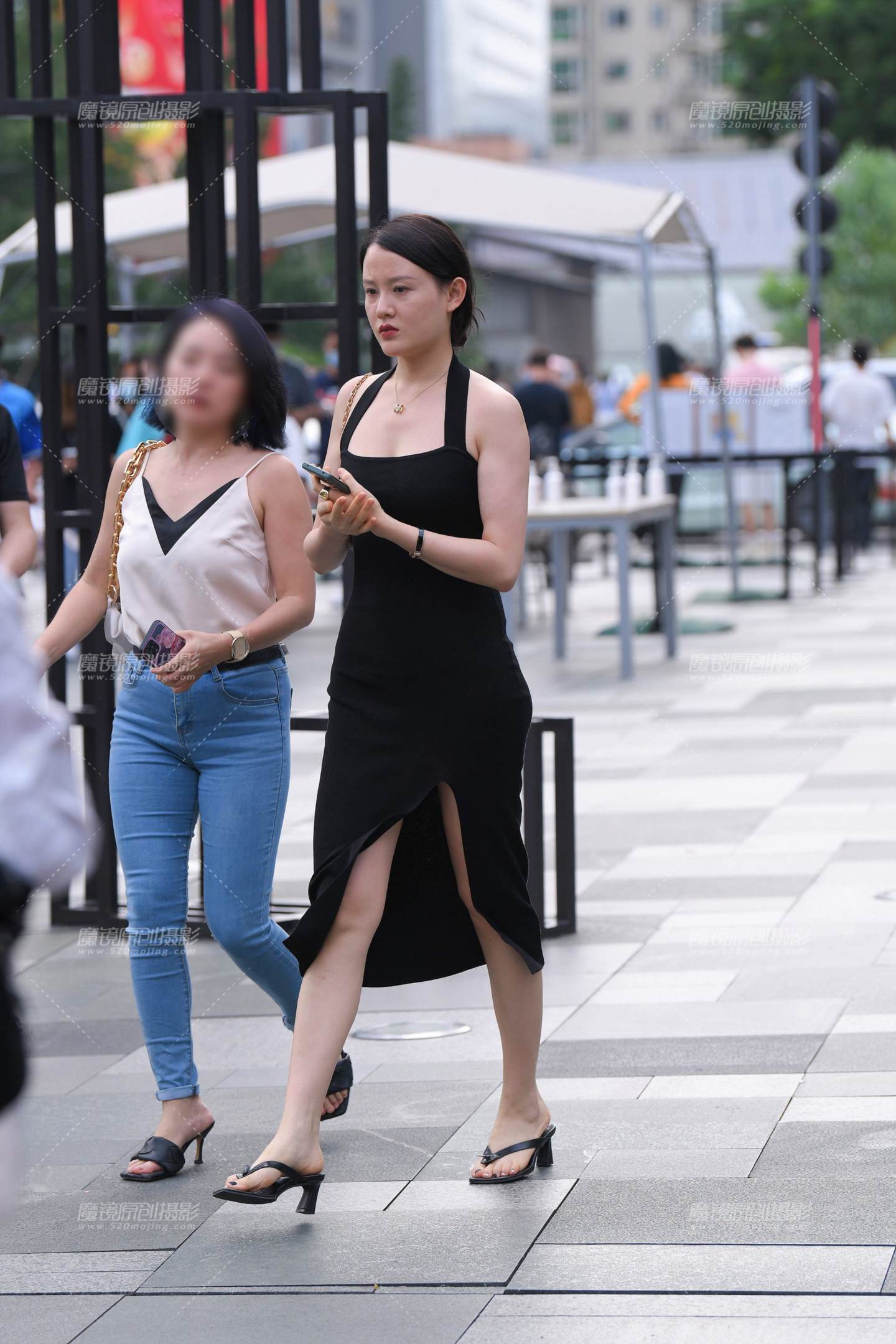 图片[1]-性感的黑色裹身长裙-街拍流行馆