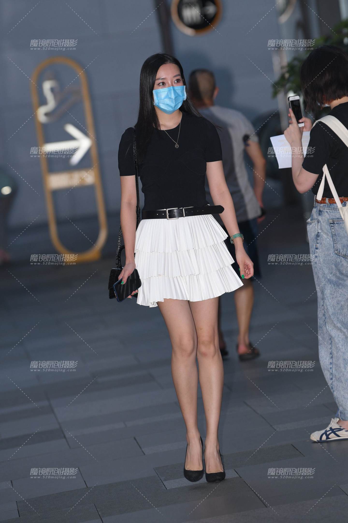 图片[1]-美腿高跟女友-街拍流行馆