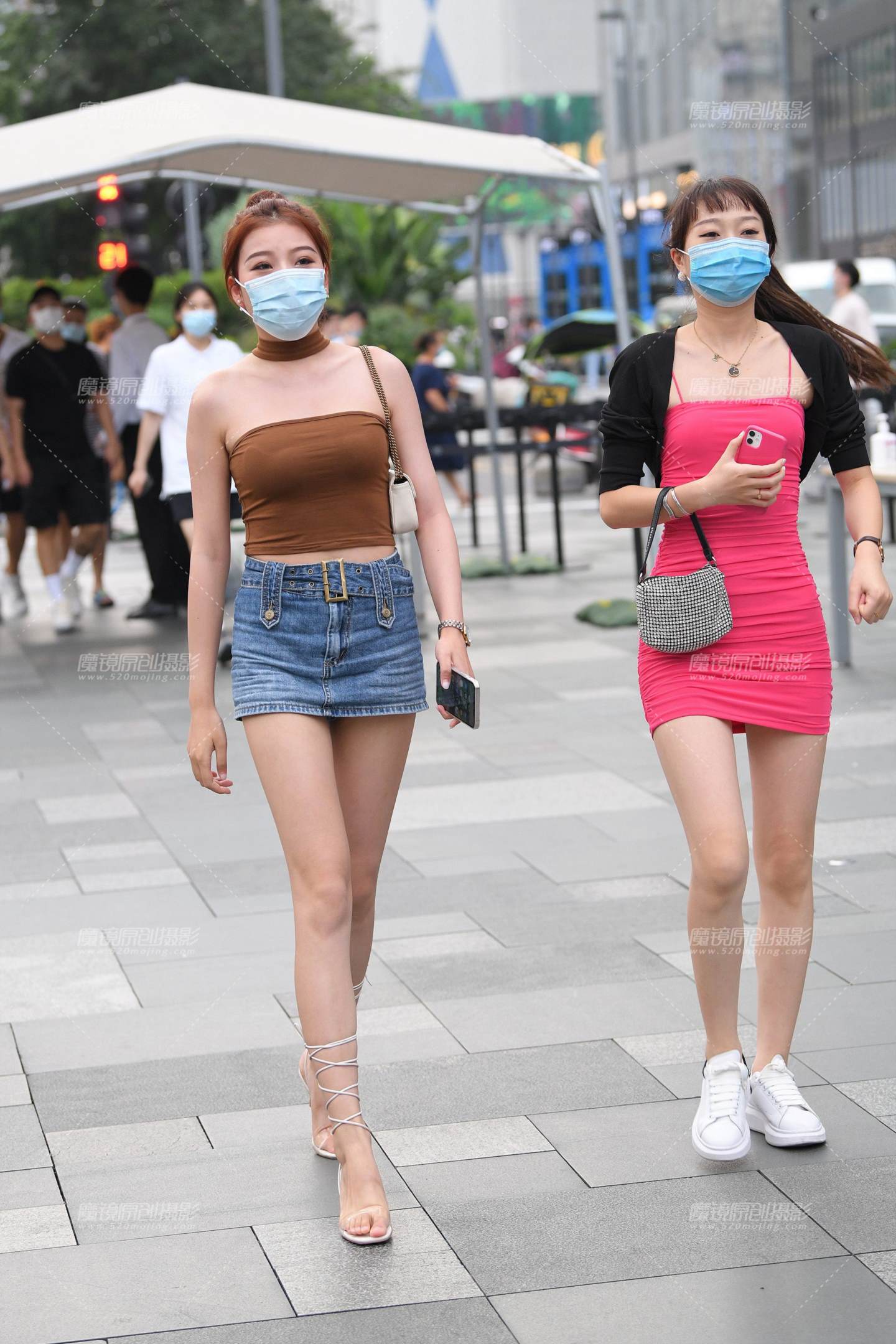 图片[3]-搭讪抹胸长腿美女-街拍流行馆