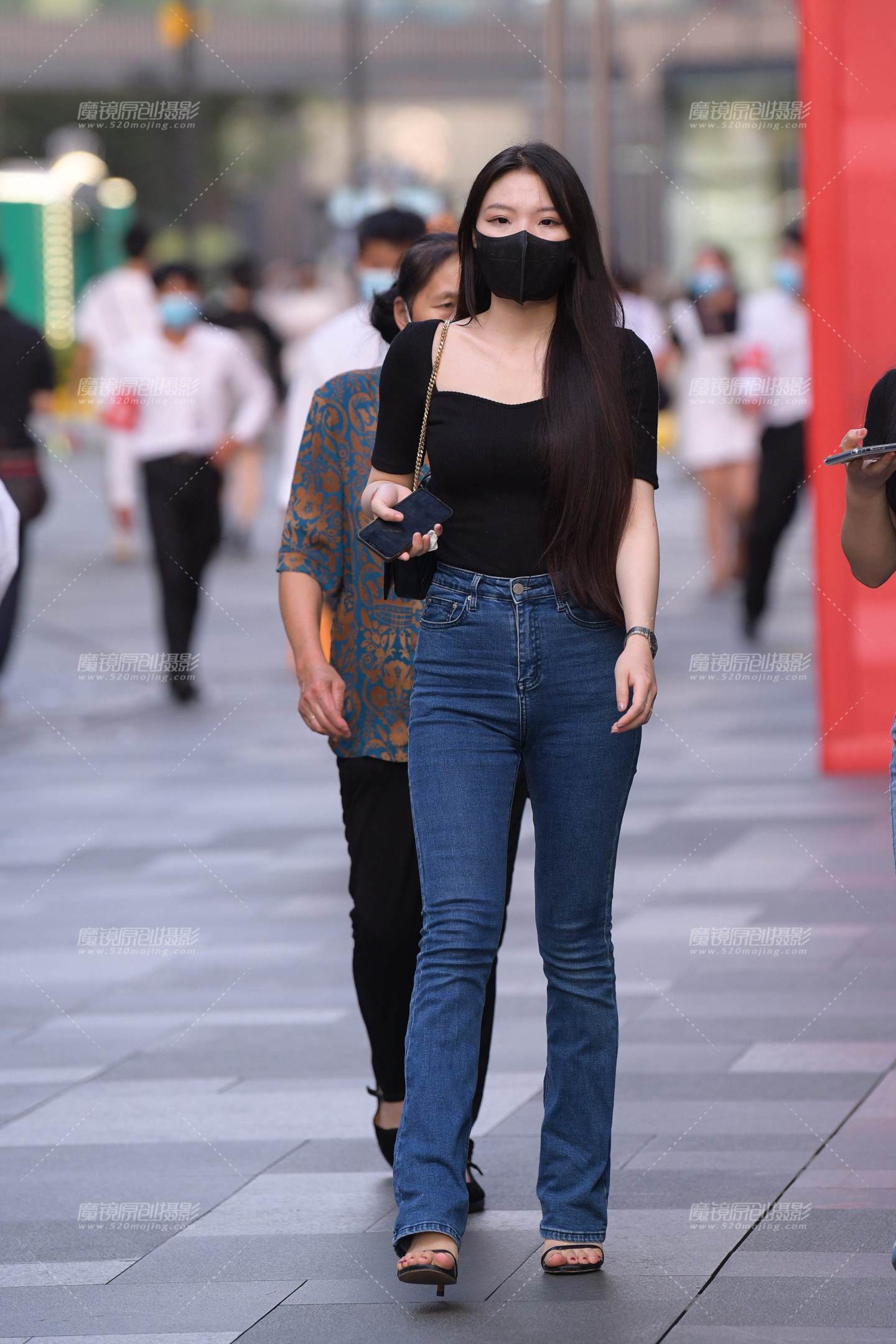 图片[1]-紧牛高跟美女-街拍流行馆