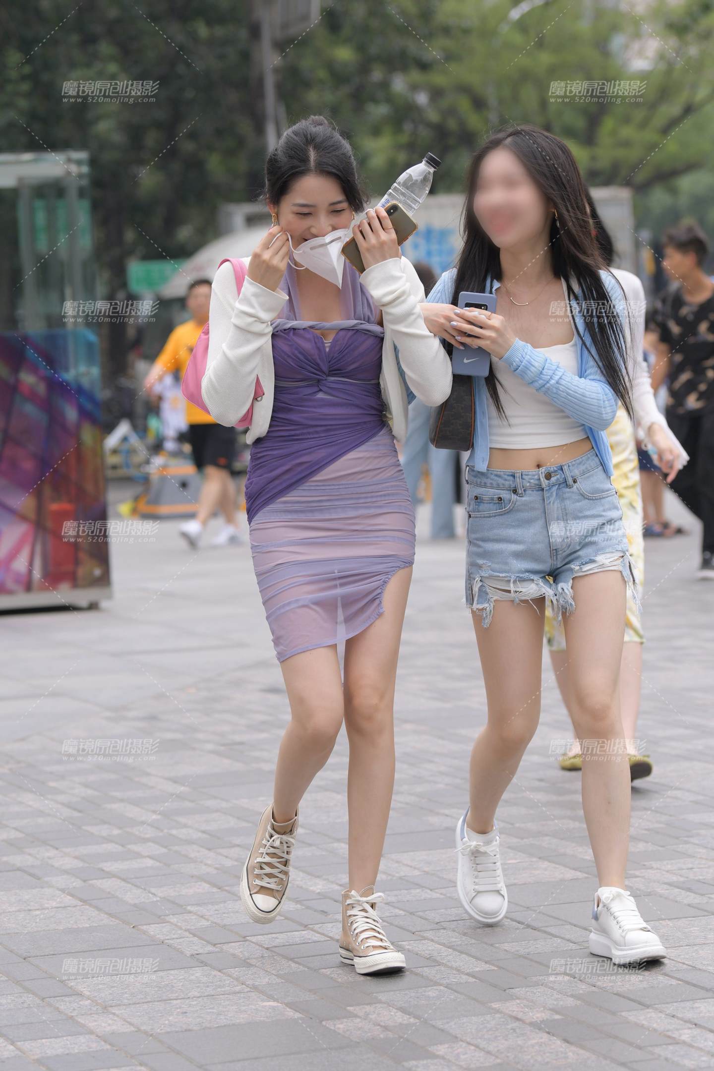 图片[1]-蓝色包臀裙美女-街拍流行馆
