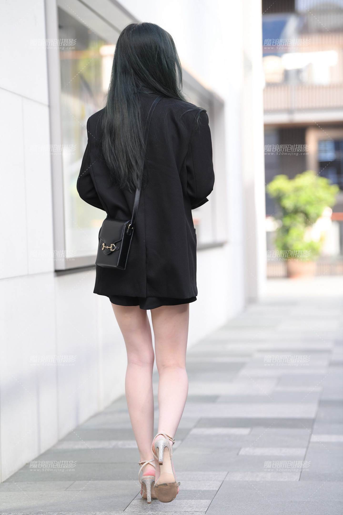 图片[4]-西服美腿高跟美女-街拍流行馆