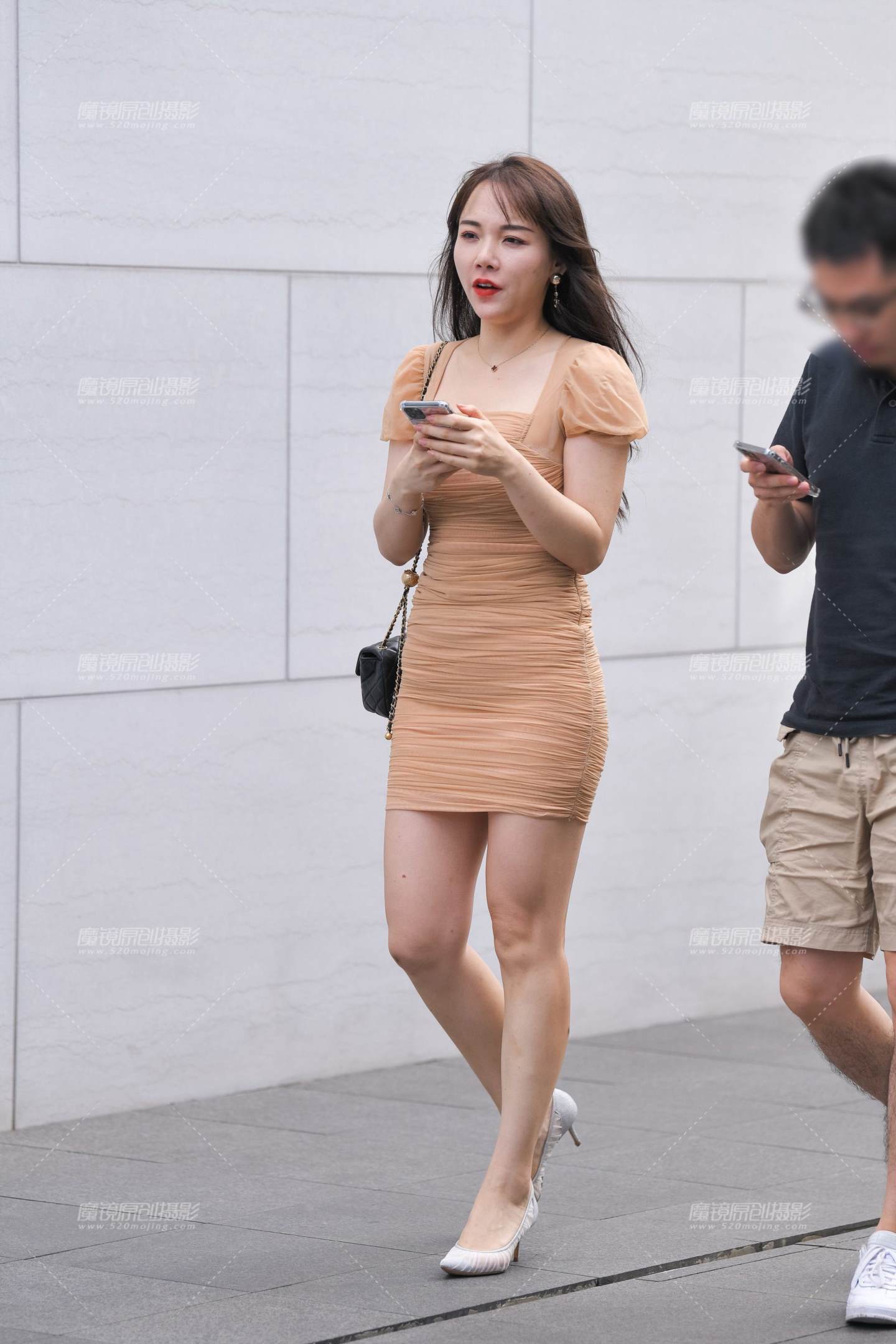图片[1]-包臀裙高跟鞋-街拍流行馆