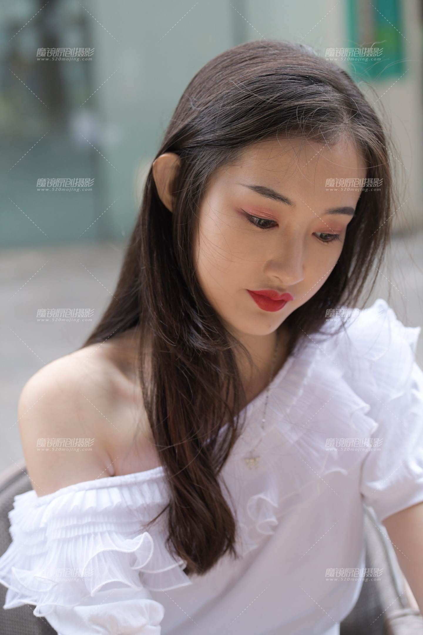 图片[3]-蓝色紧身牛仔裤美女-街拍流行馆