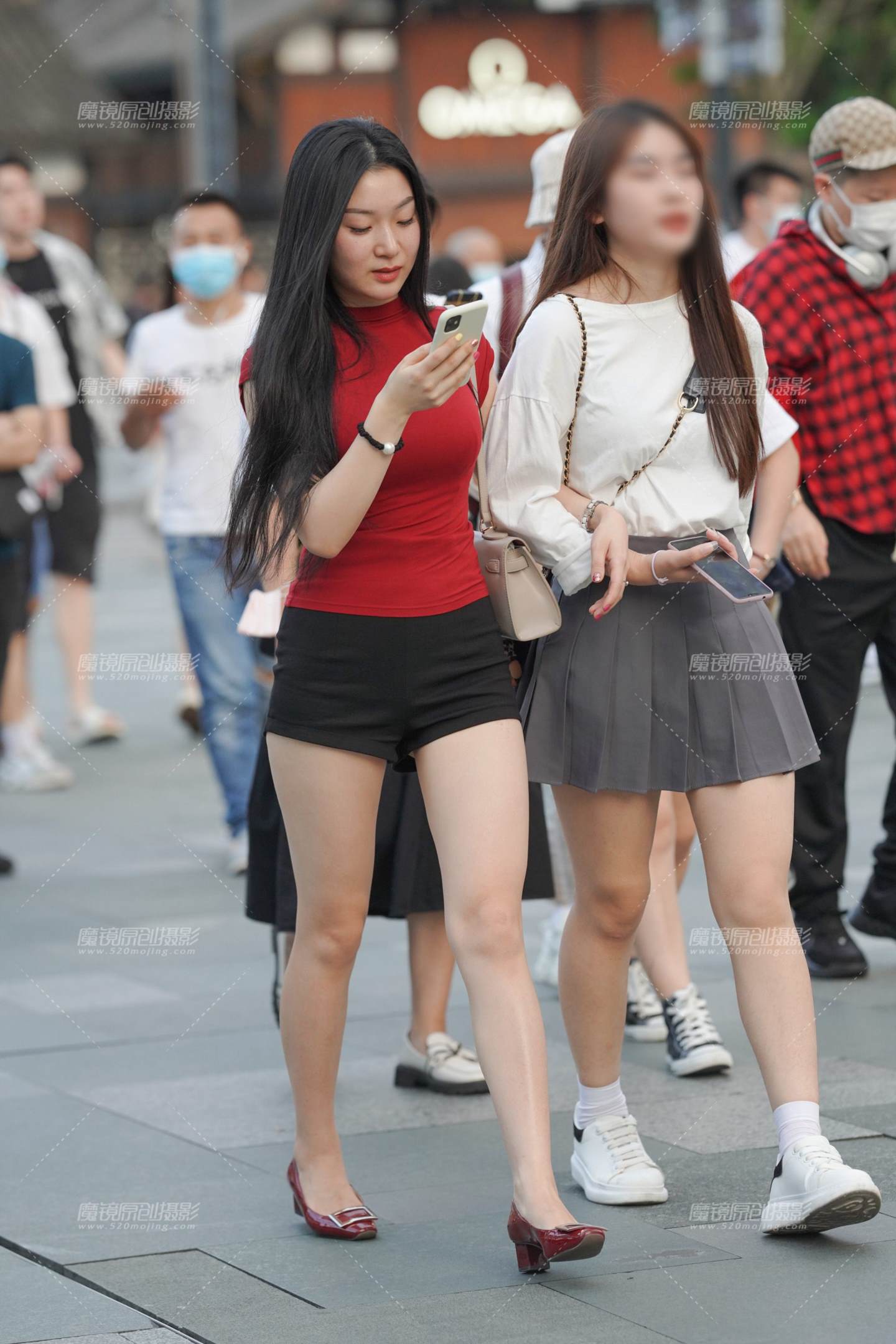 图片[1]-红衣女孩-街拍流行馆