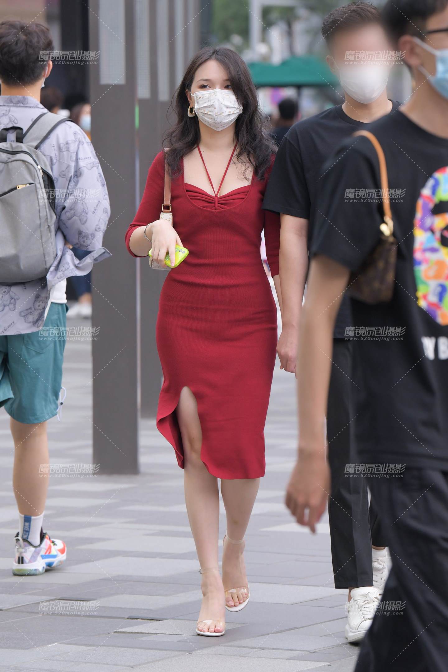 图片[1]-性感的包臀红裙-街拍流行馆