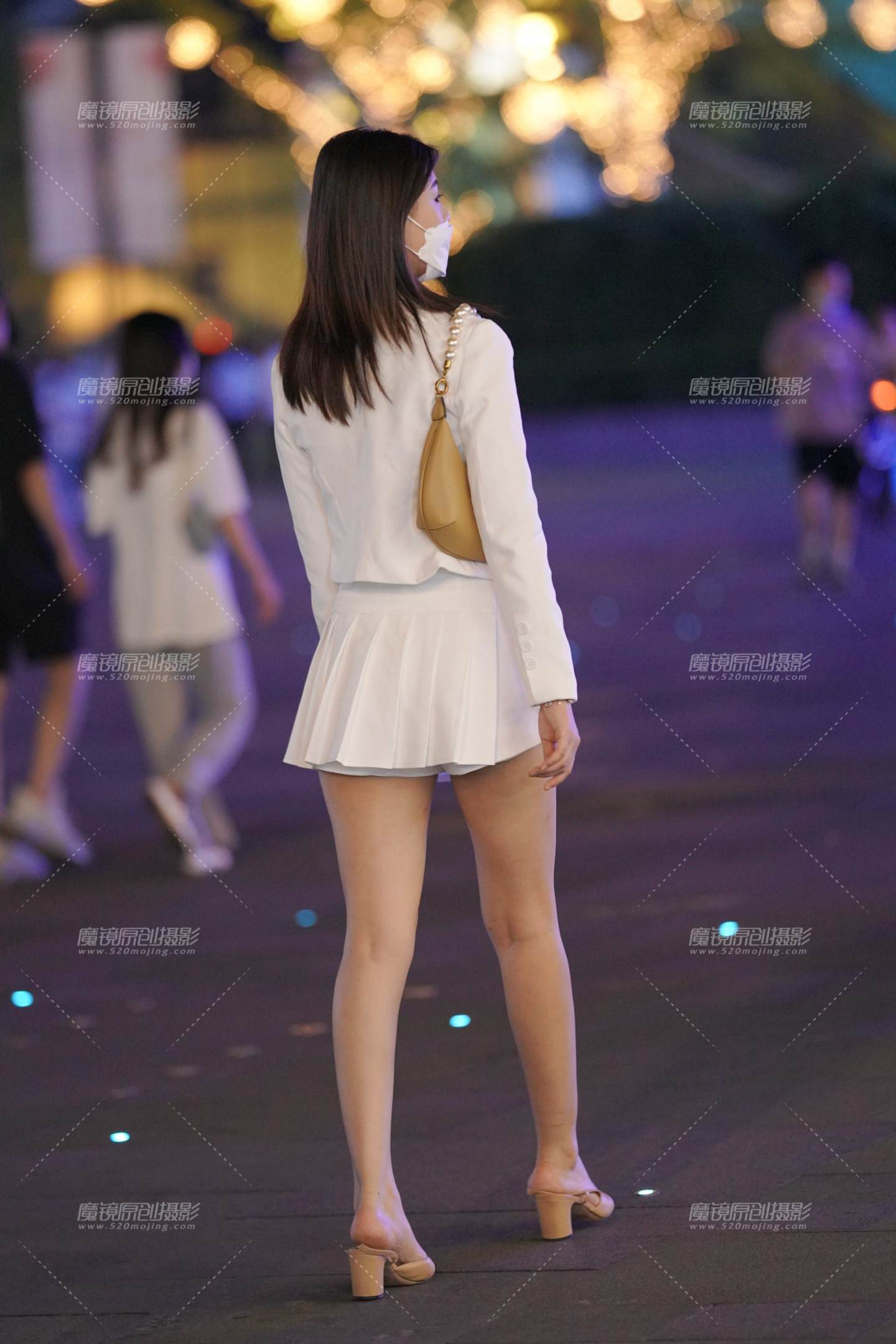 图片[2]-肤白貌美百褶裙美女-街拍流行馆