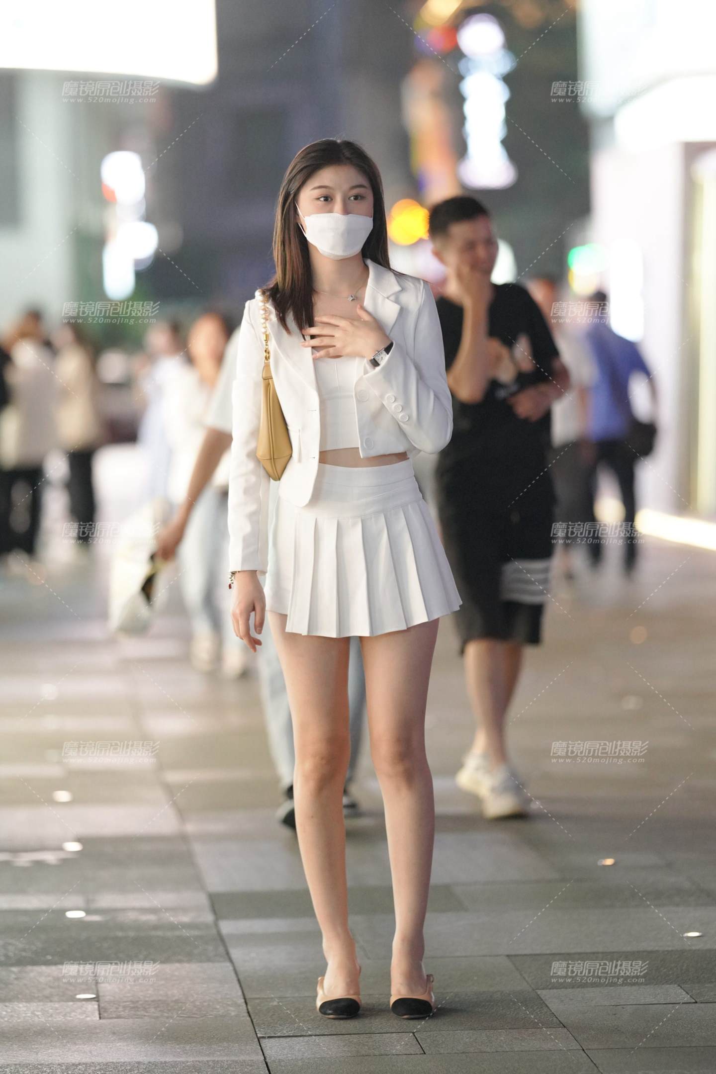 图片[3]-肤白貌美百褶裙美女-街拍流行馆