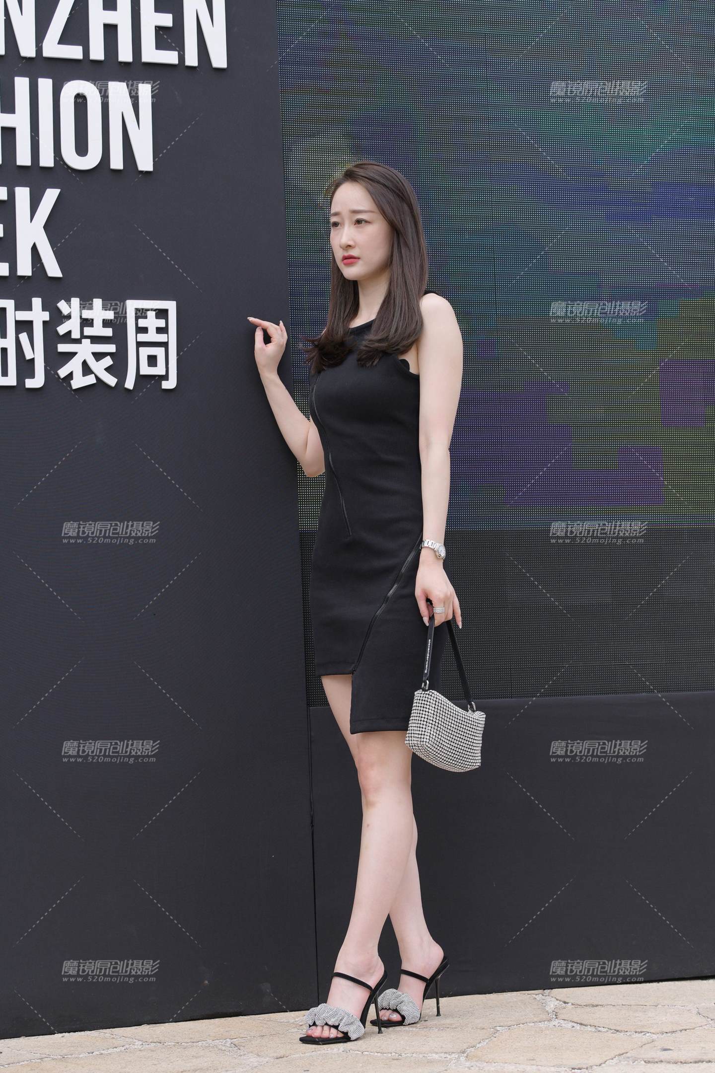 图片[1]-美女的鞋子真好看~-街拍流行馆