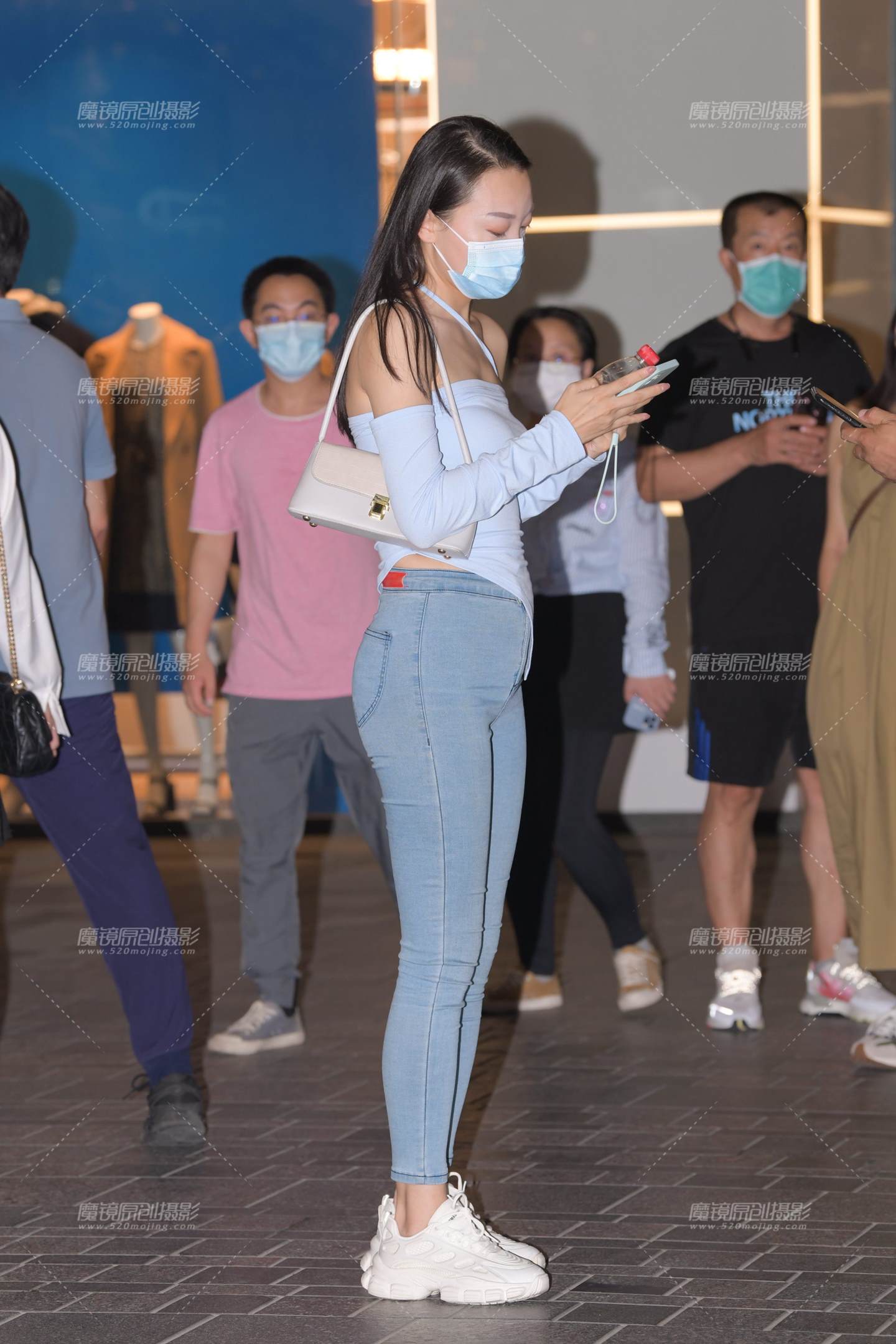 图片[5]-蓝色牛仔裤美女-街拍流行馆