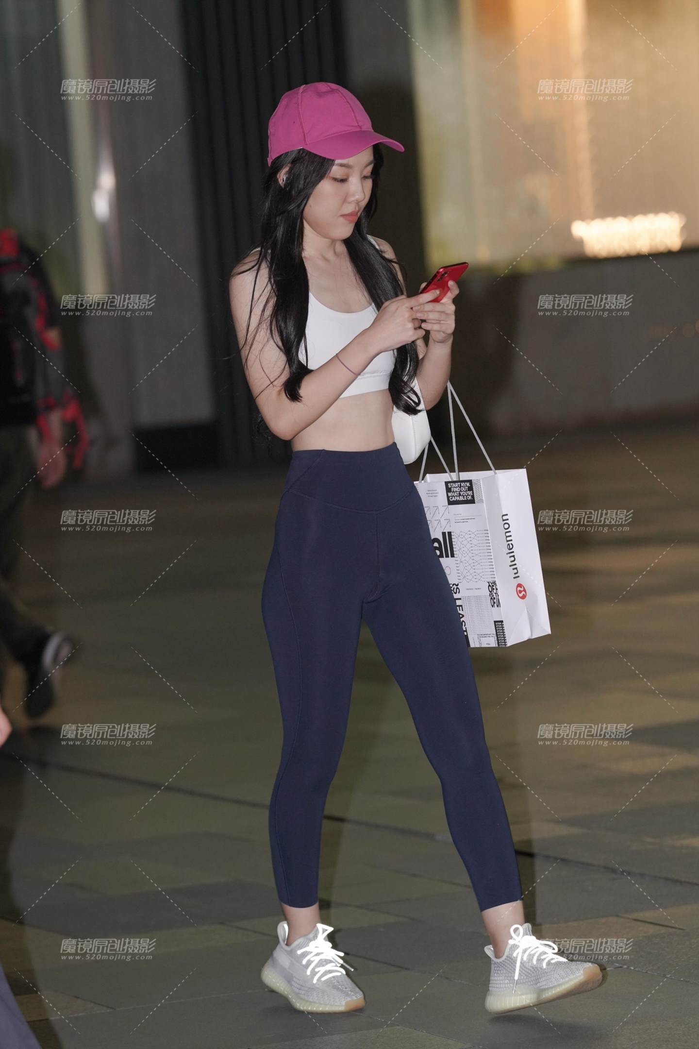 图片[1]-运动女孩-街拍流行馆