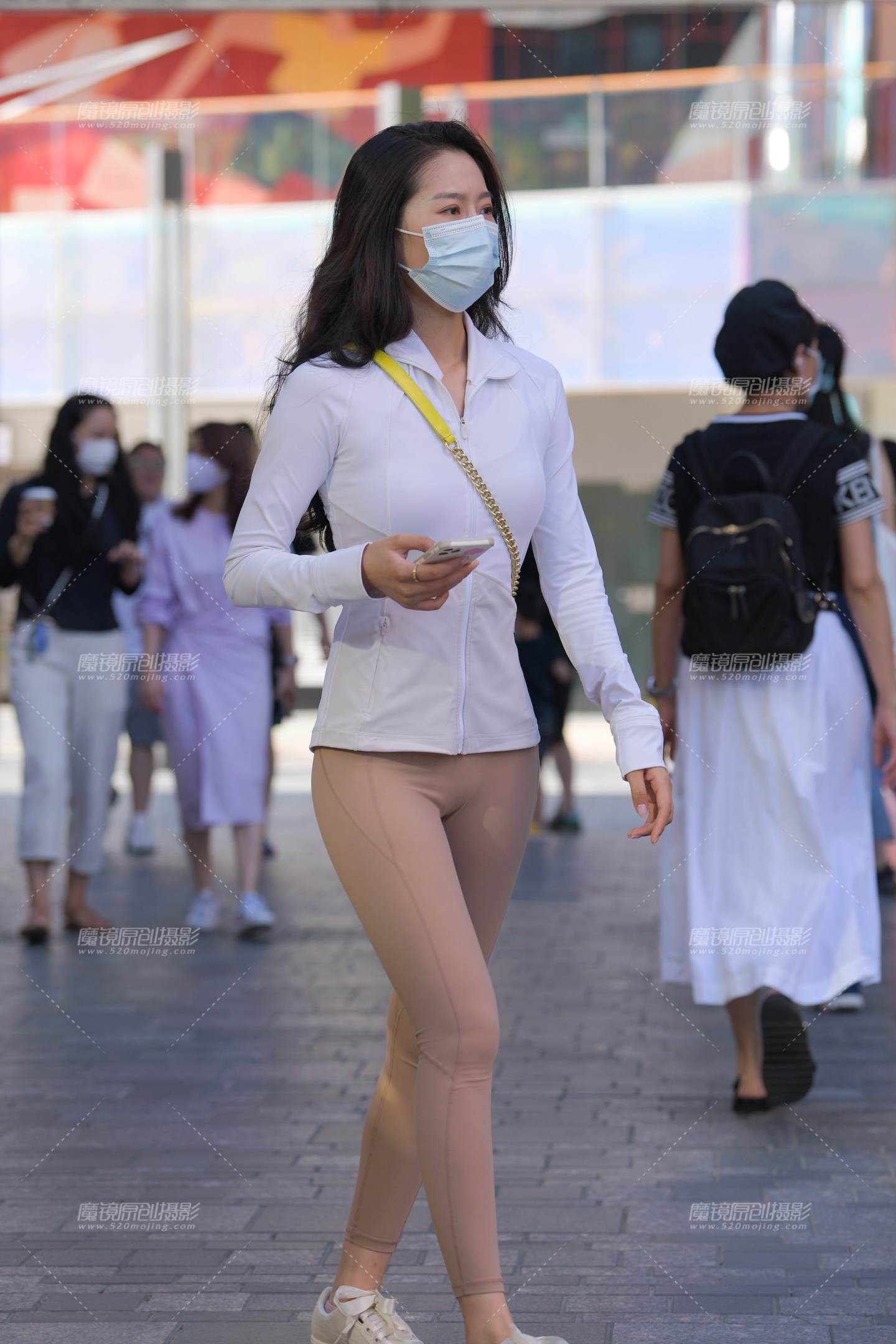 图片[4]-棕色瑜伽裤美女-街拍流行馆
