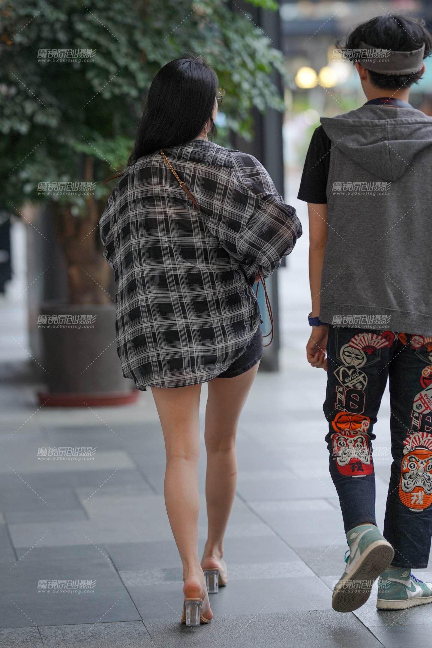 图片[2]-热裤美腿-街拍流行馆