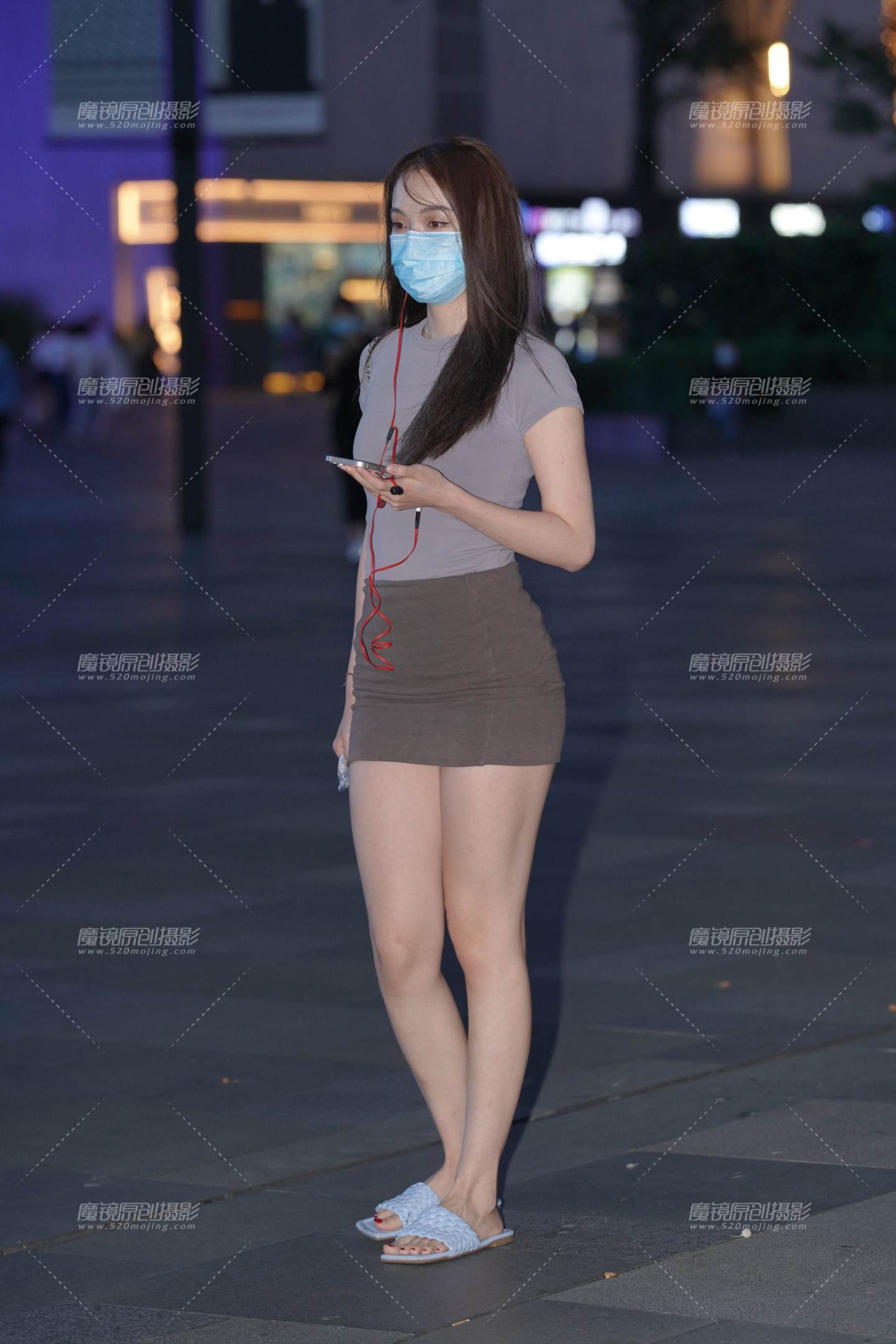 图片[1]-肉肉的腿 格外紧俏-街拍流行馆