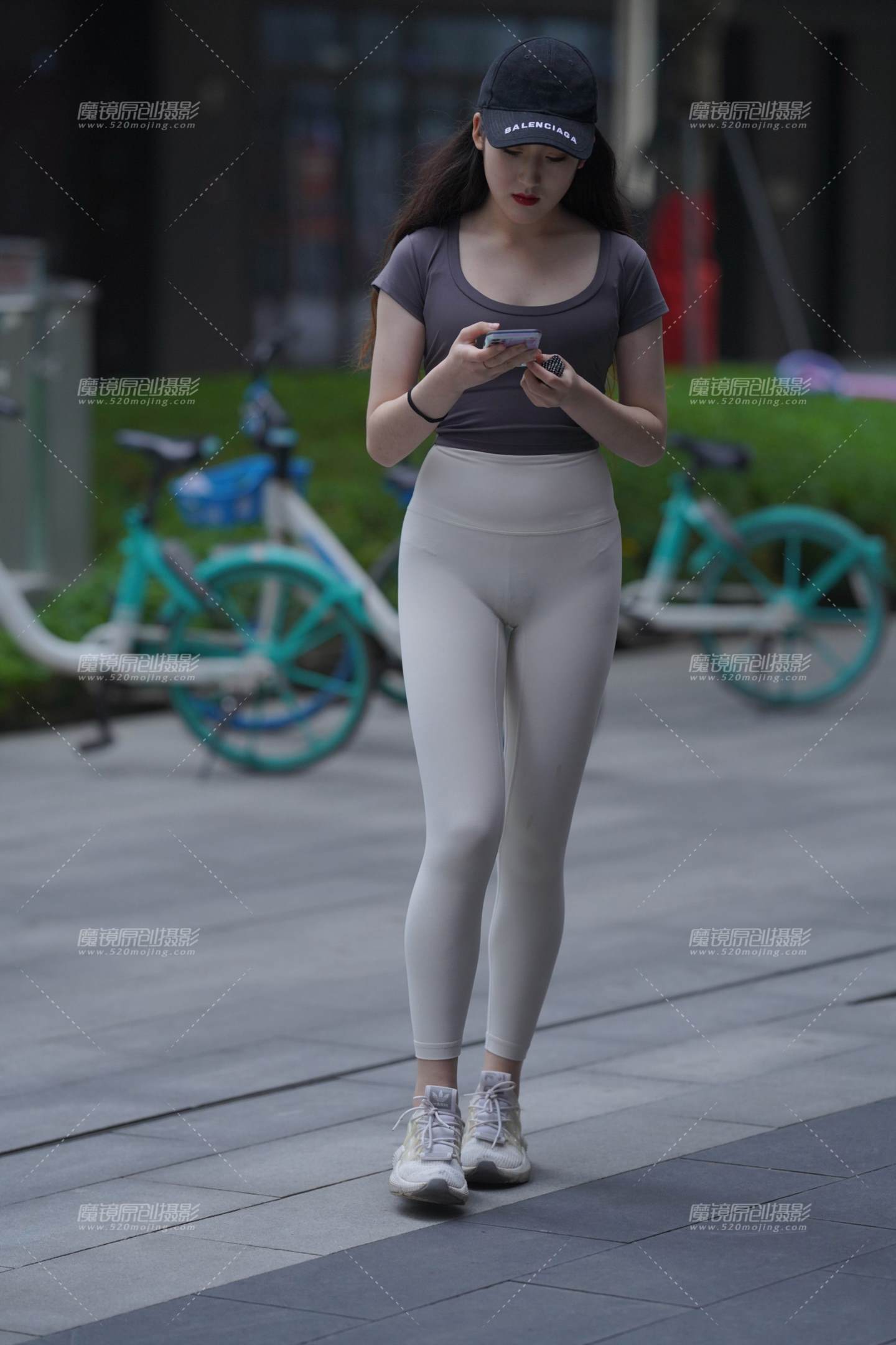图片[1]-运动女孩-街拍流行馆