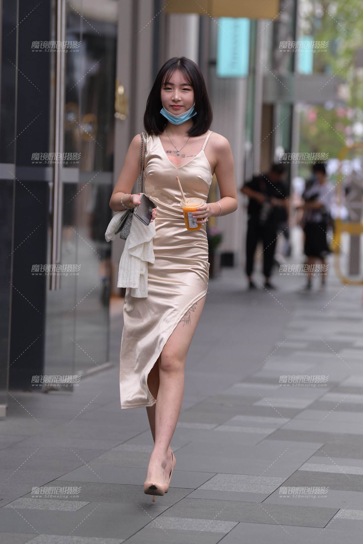 图片[1]-吊带开衩裙-街拍流行馆