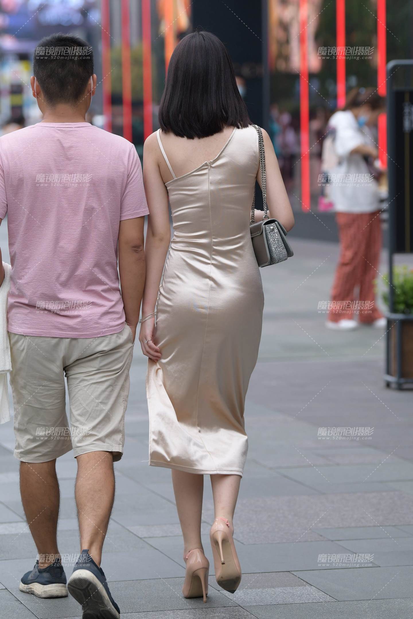 图片[2]-吊带开衩裙-街拍流行馆
