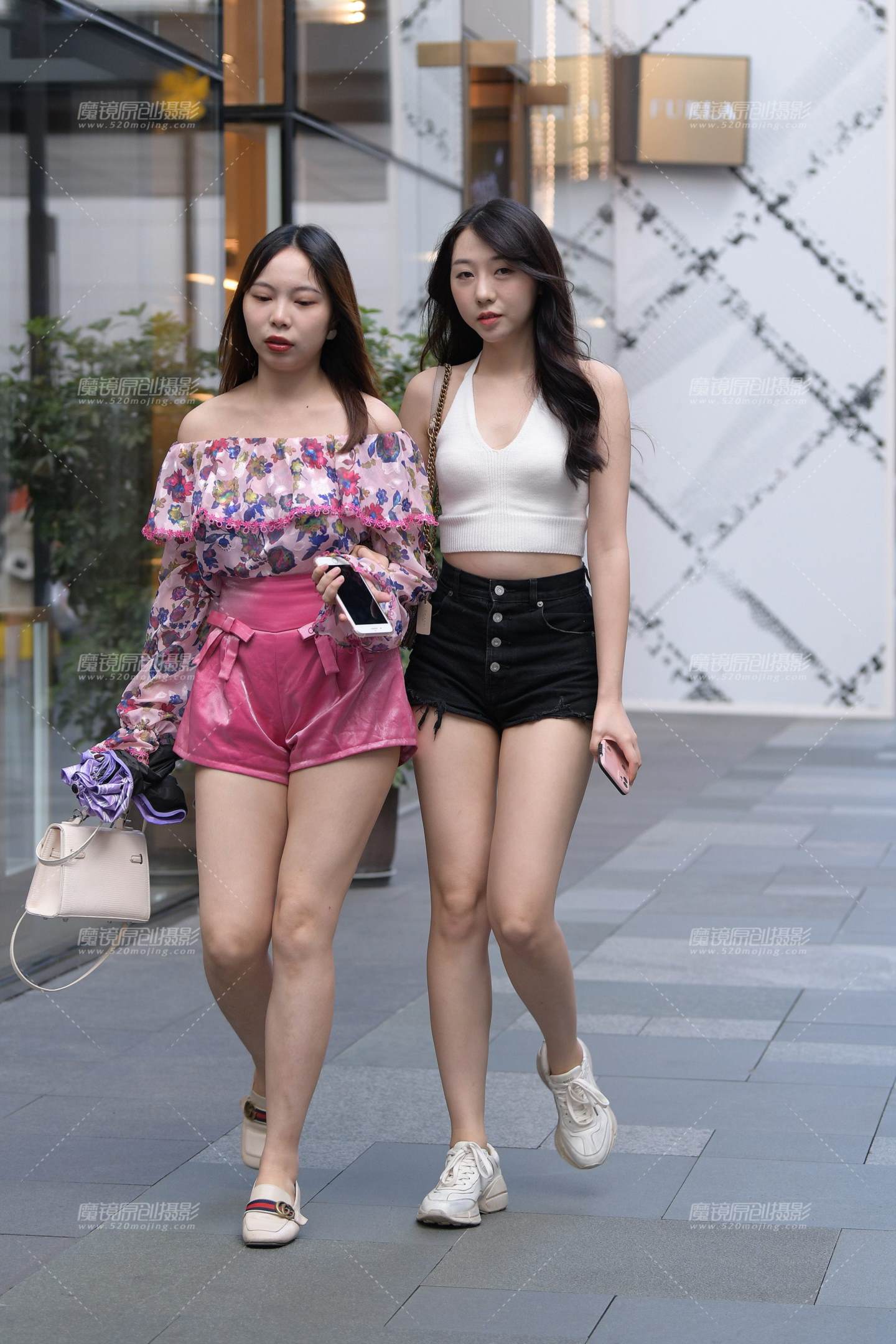 图片[4]-热裤大长腿女孩-街拍流行馆