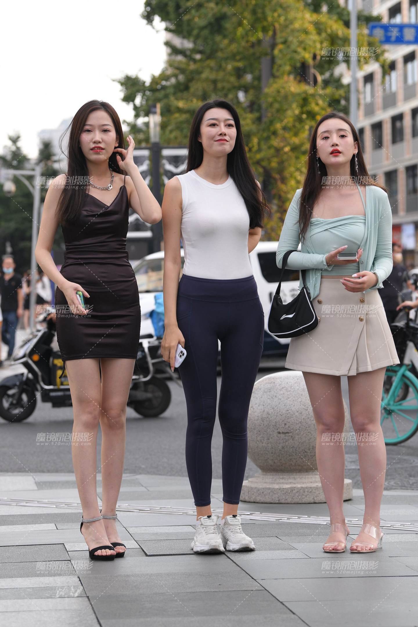 图片[1]-紧身裤VS美腿，美女要炸街了~-街拍流行馆