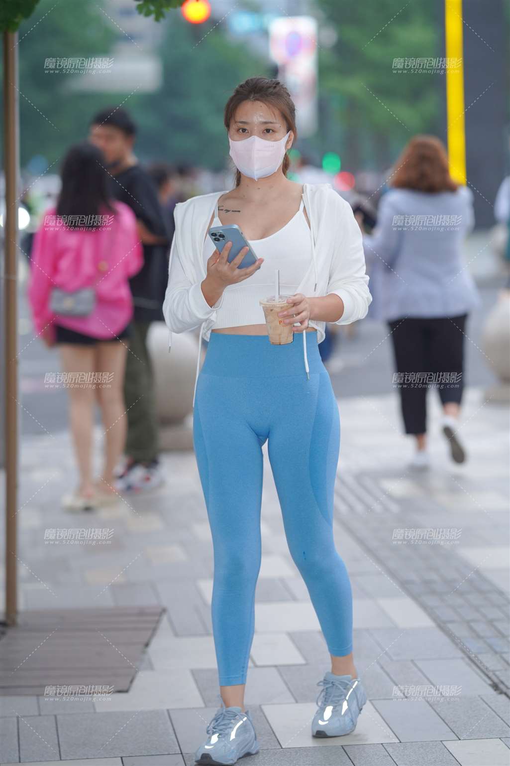 图片[1]-翘臀-街拍流行馆