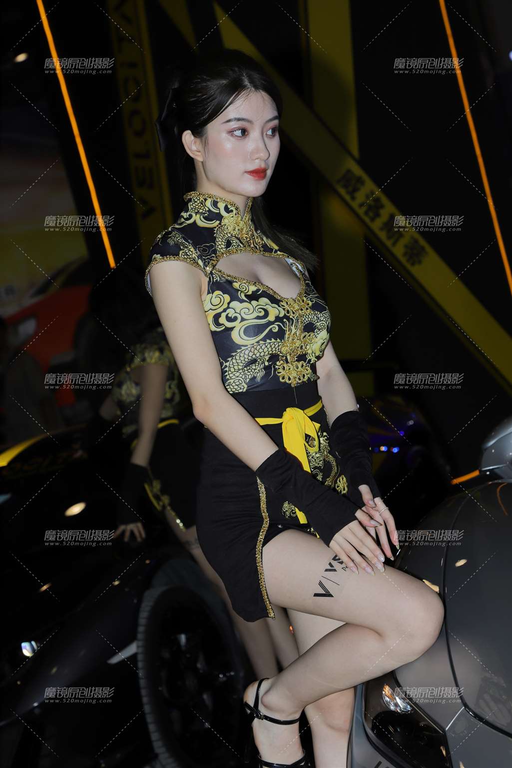 图片[3]-黄黑祥云抹胸短裙-街拍流行馆