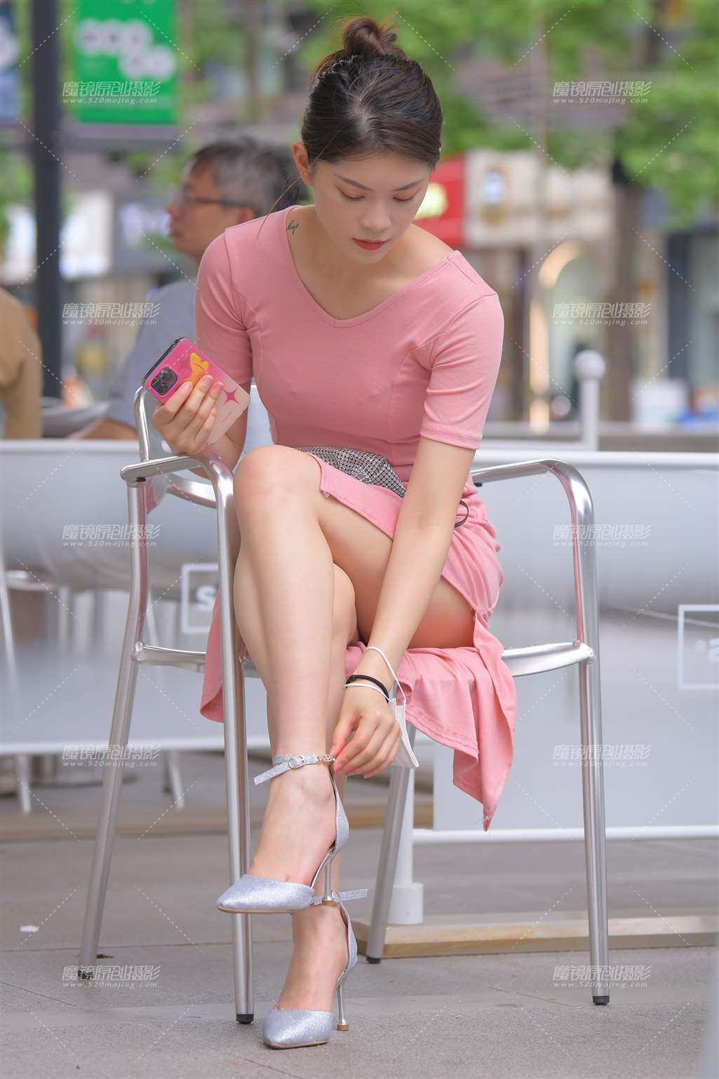 图片[1]-长裙美女-街拍流行馆