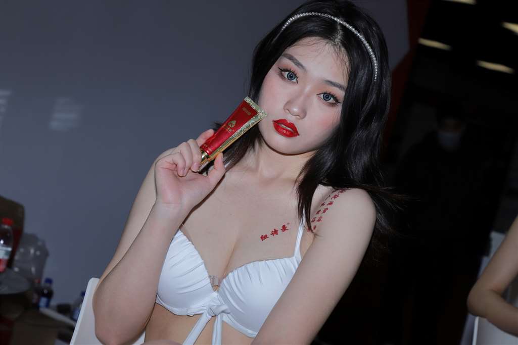 图片[1]-白色泳装 2-街拍流行馆