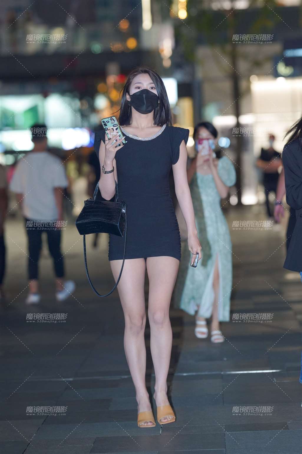 图片[1]-美腿短裙-街拍流行馆