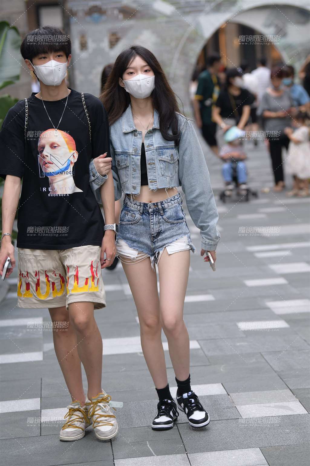 图片[1]-热裤女孩-街拍流行馆