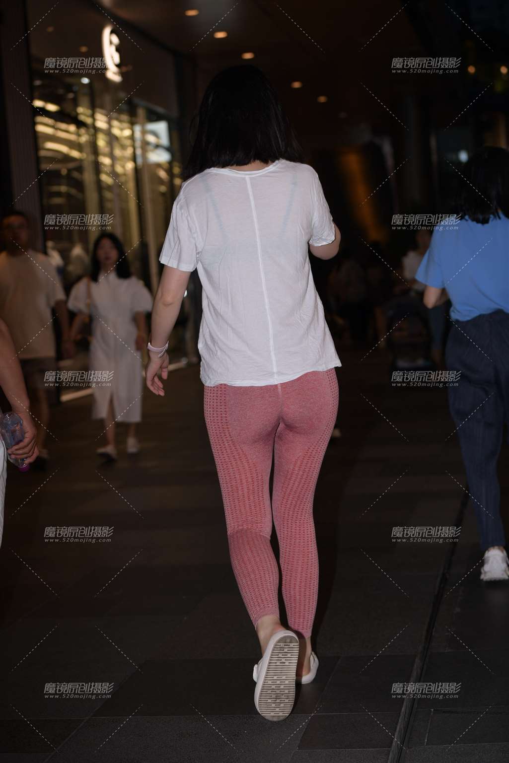 图片[2]-桃子色紧身裤-街拍流行馆