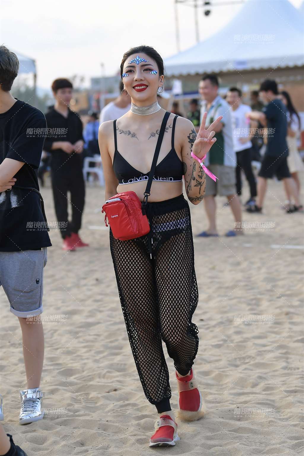 图片[1]-耳环美女-街拍流行馆