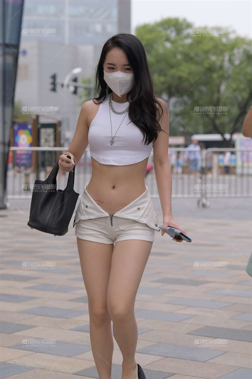 图片[1]-热裤小妹-街拍流行馆