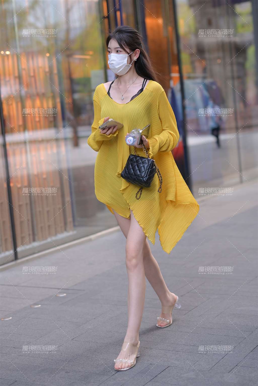 图片[1]-美腿女孩-街拍流行馆