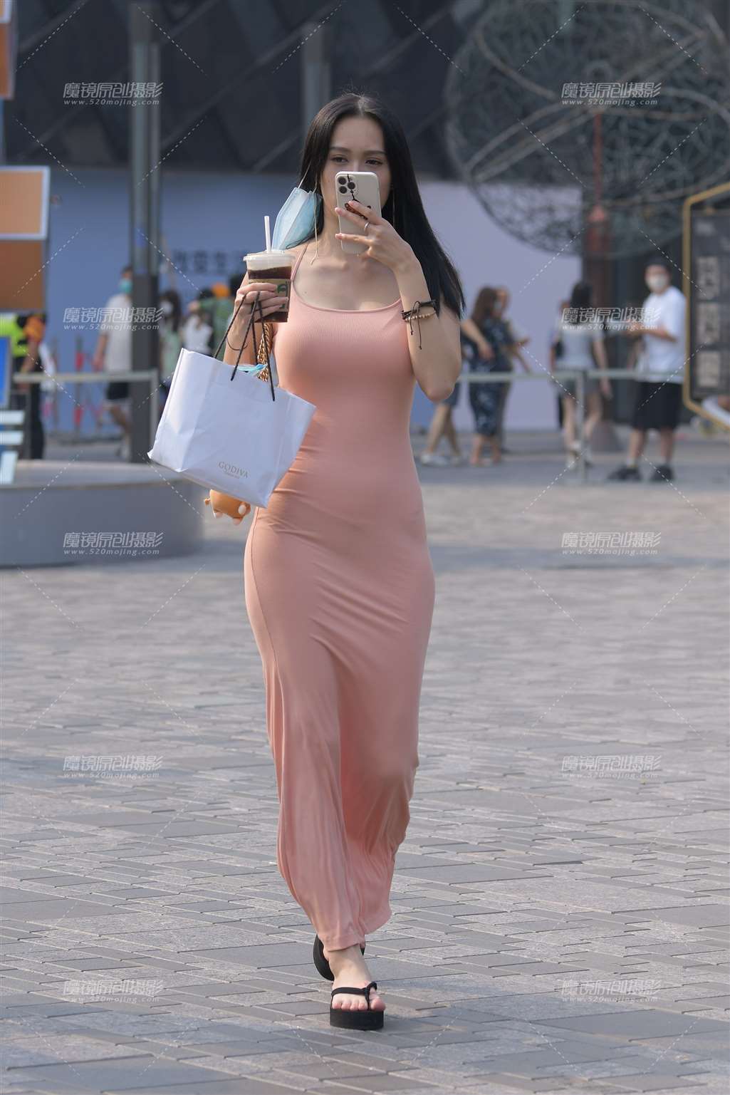 图片[4]-粉色长裙美女-街拍流行馆