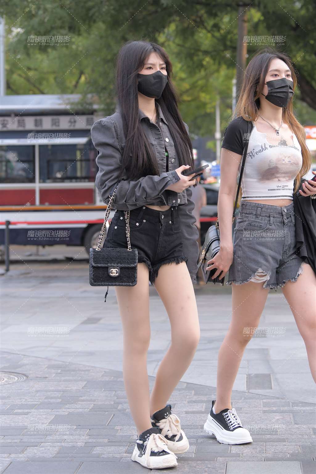 图片[3]-黑色热裤美女-街拍流行馆