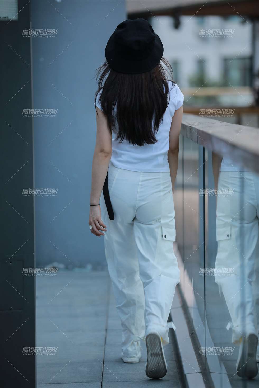 图片[5]-【玻璃街拍】性感小姐姐-街拍流行馆