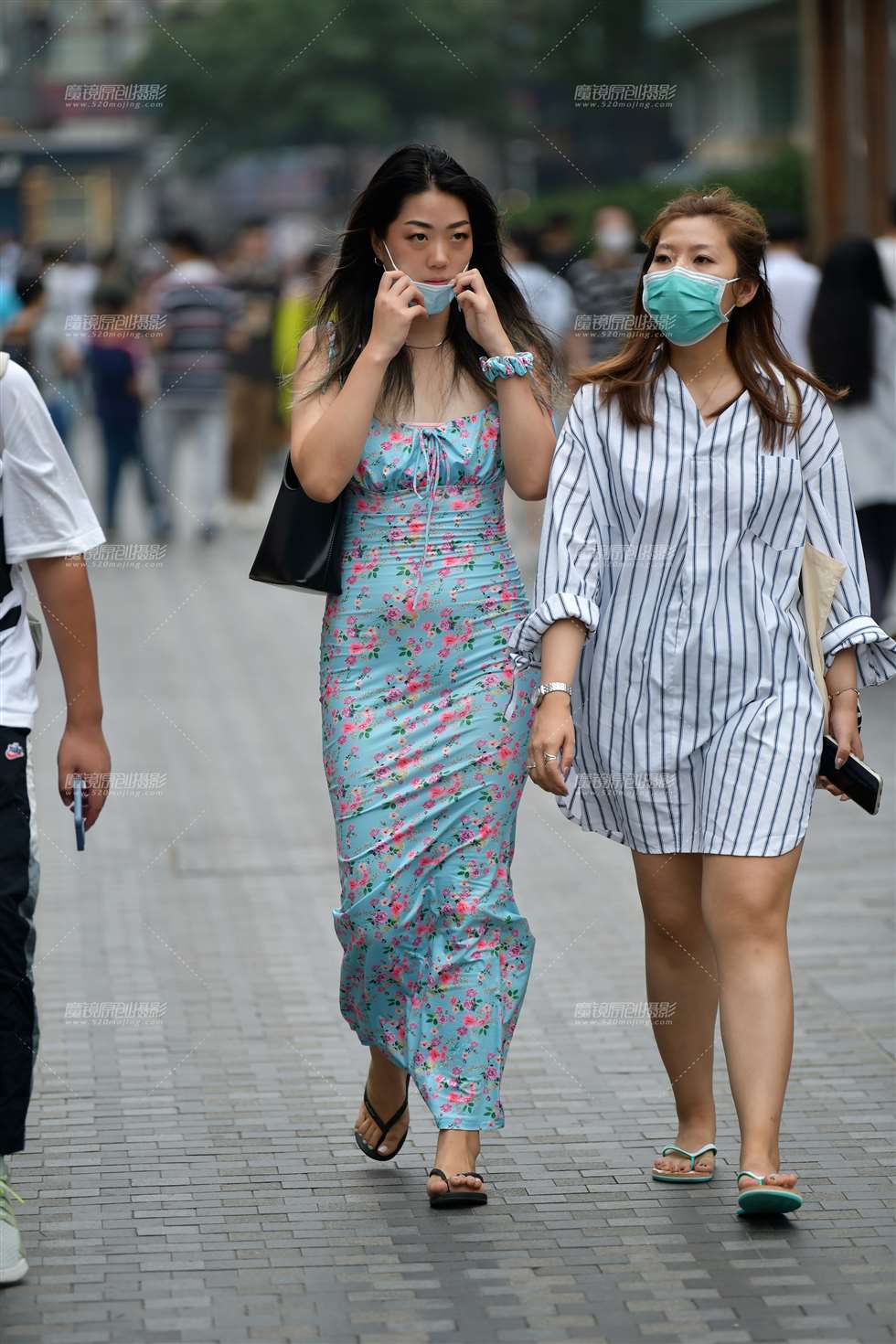 图片[4]-碎花裹身裙美女-街拍流行馆