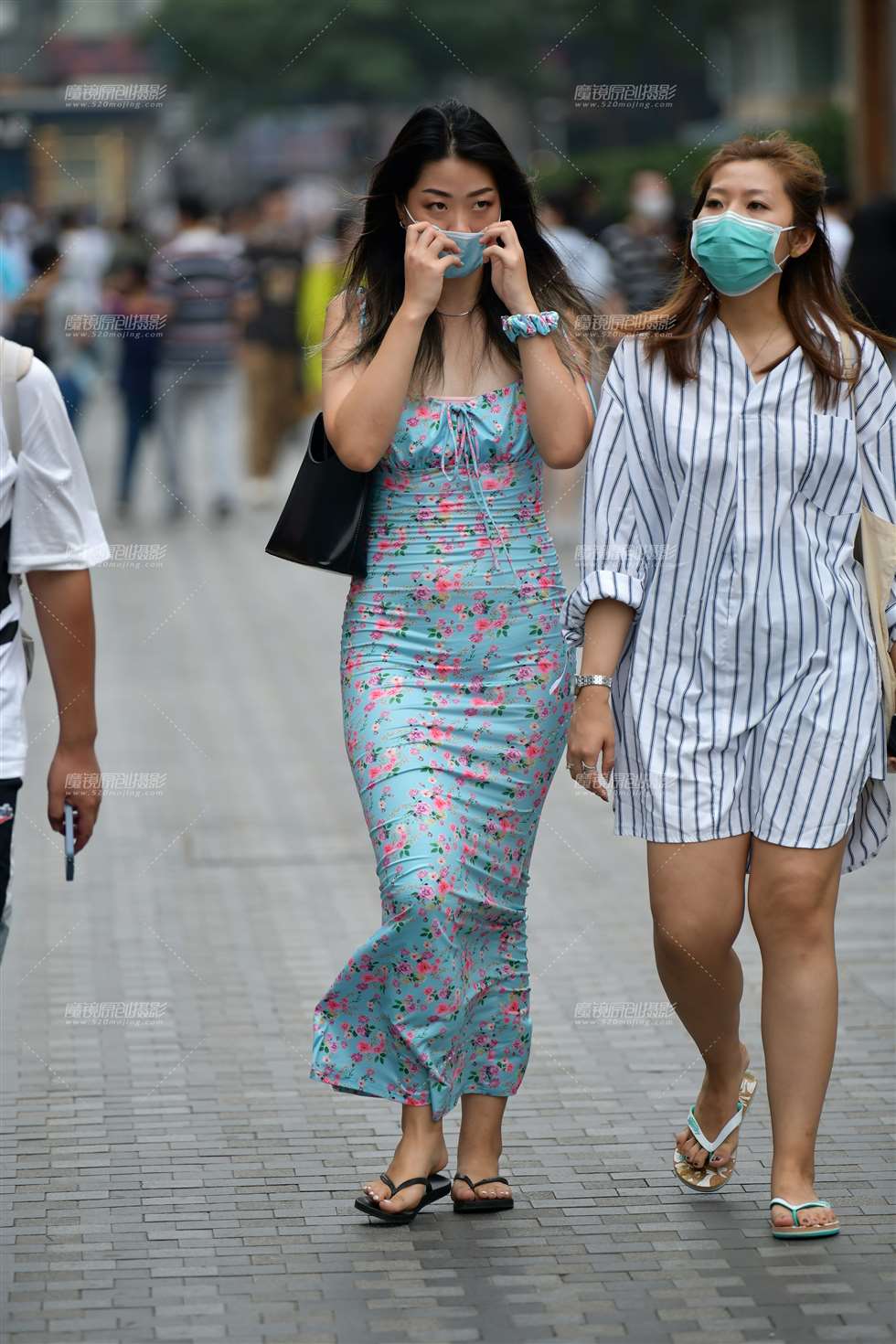 图片[5]-碎花裹身裙美女-街拍流行馆