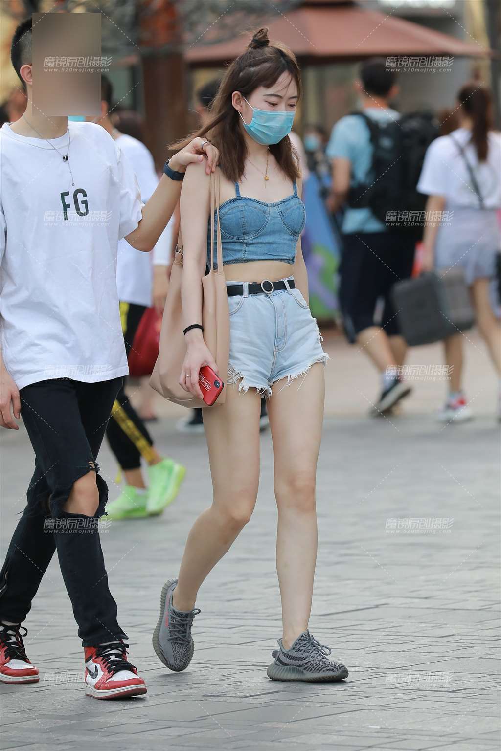 图片[1]-【玻璃街拍】白嫩热裤Y Y小姐姐-街拍流行馆