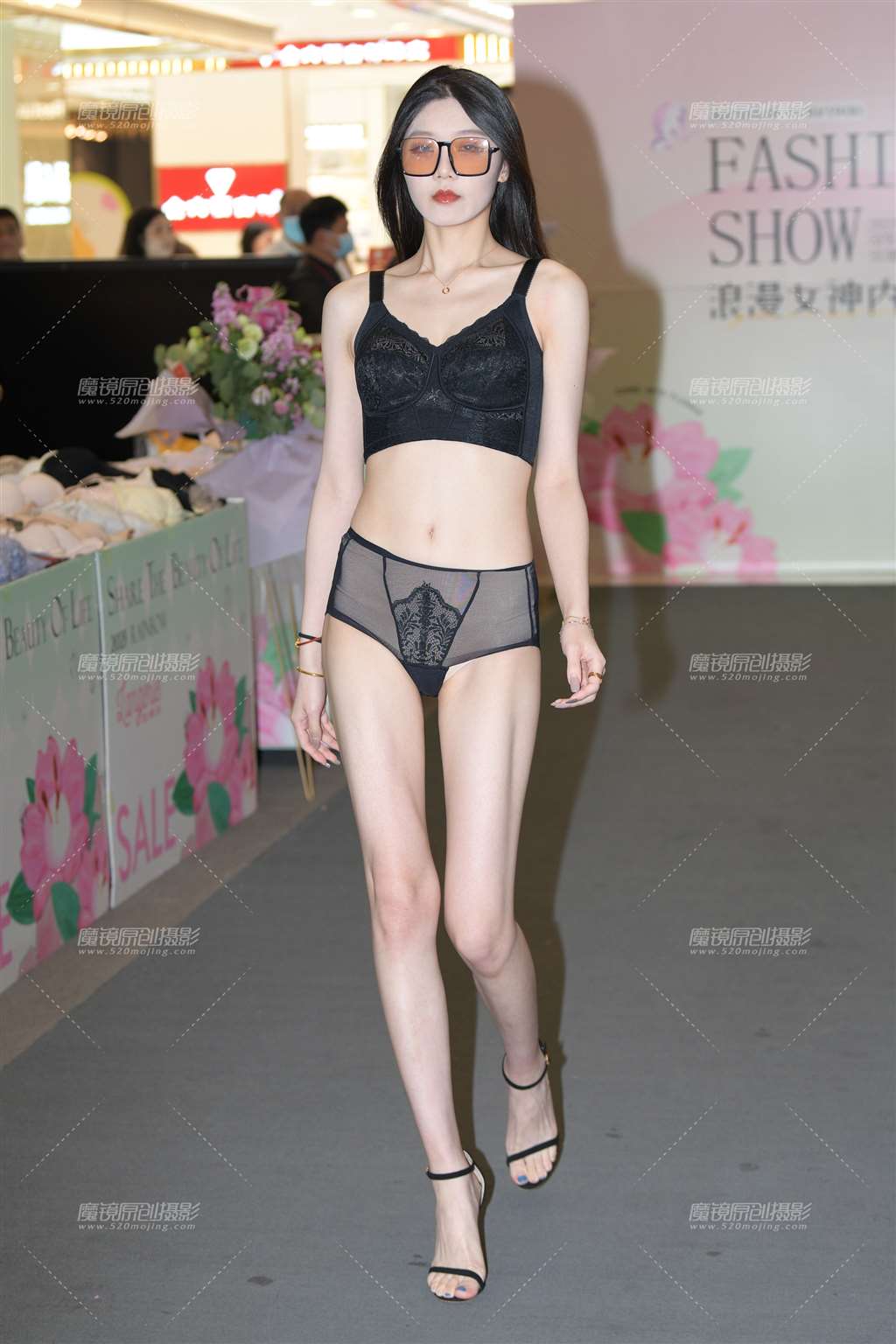 图片[3]-2023三八女神节，大长腿的美女-街拍流行馆