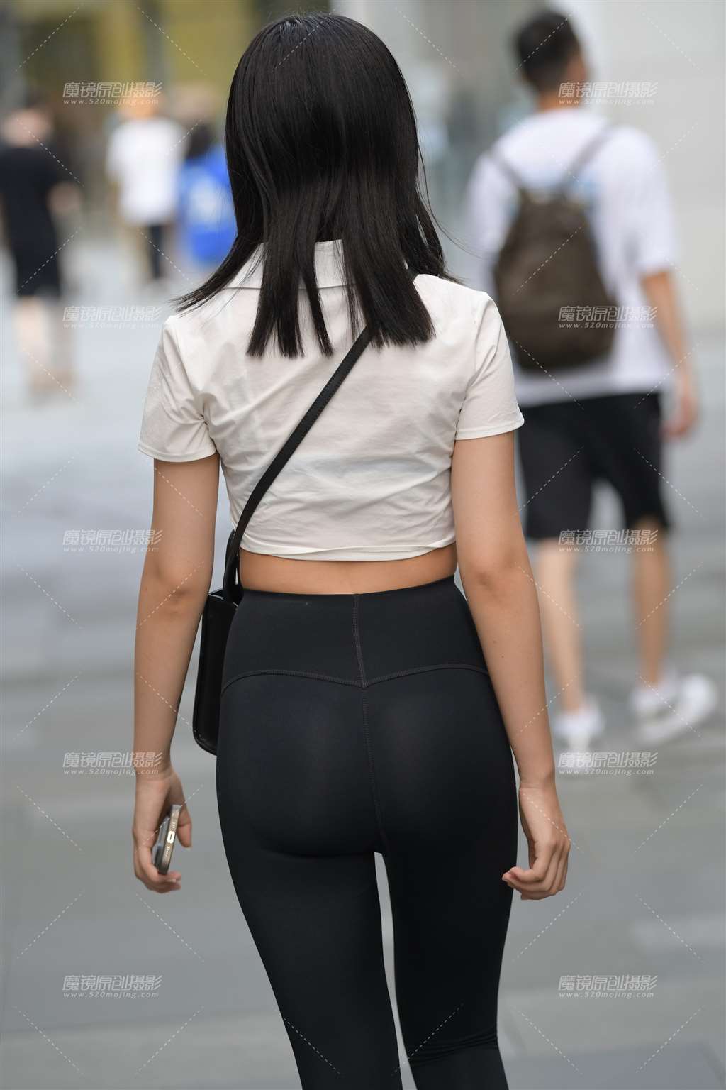 图片[5]-黑色瑜伽裤女孩-街拍流行馆