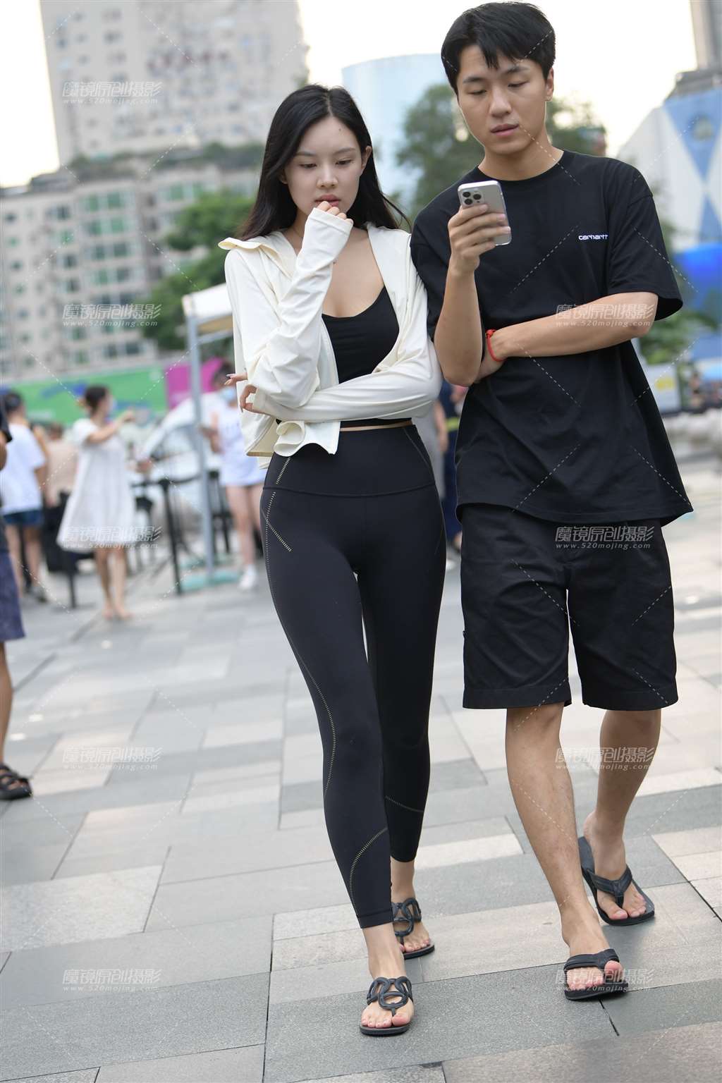 图片[1]-肉肉哒紧身裤女友-街拍流行馆