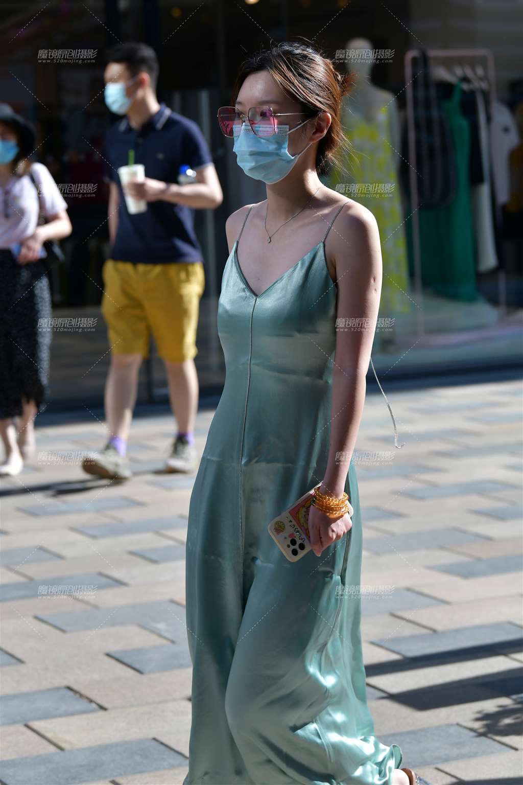 图片[3]-清纯吊带长裙美女-街拍流行馆