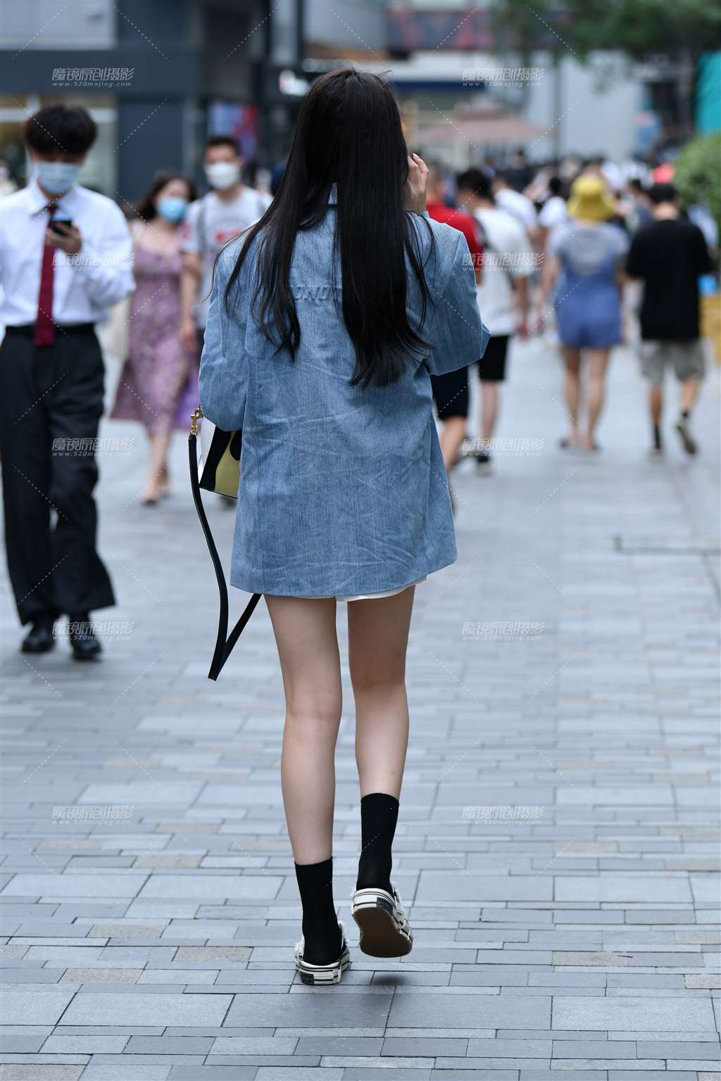 图片[2]-苗条气质白皙美女-街拍流行馆