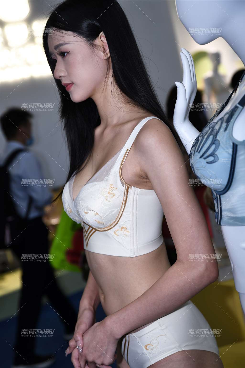 图片[4]-2023深内展－邻家小妹-街拍流行馆